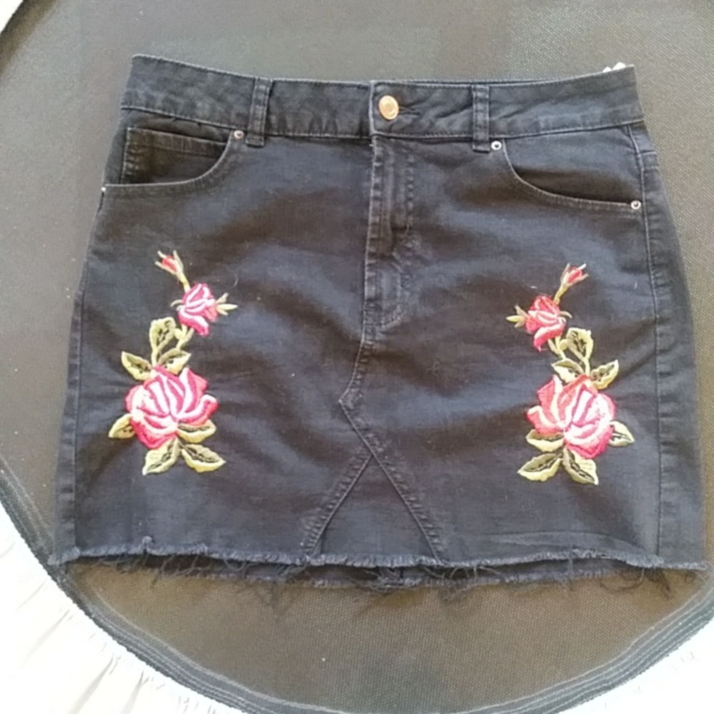 Embroidery skirt